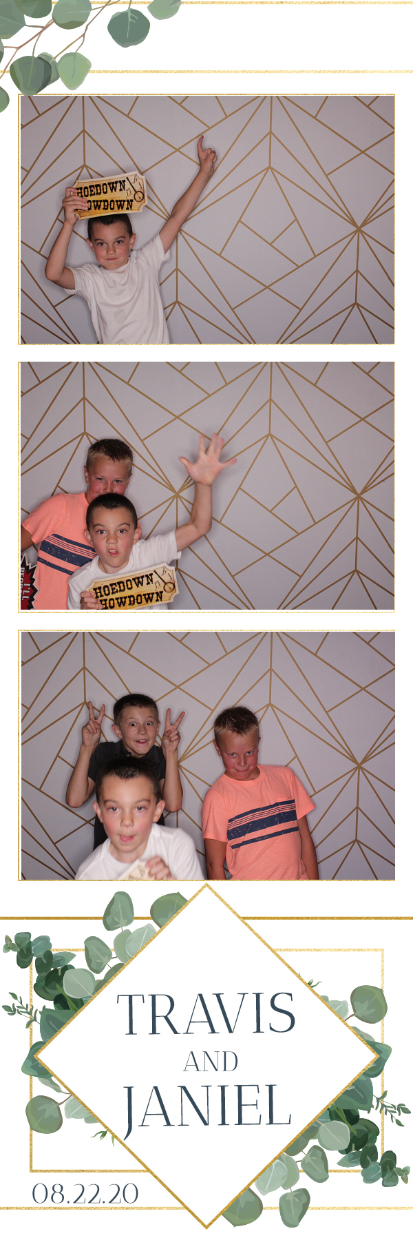 Jacquie & Dennis’ Wedding | View more photos from the event at gallery.photoboothbillings.com/u/PhotoBoothBillings/Jacquie-Dennis’-Wedding-0